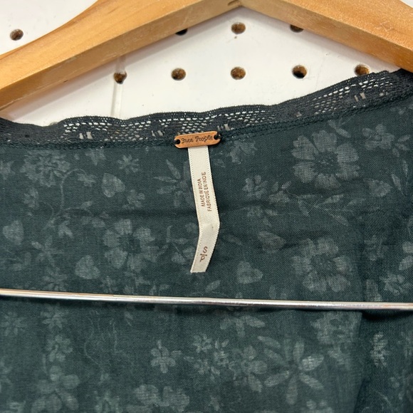 Free People Green and White Floral Blouse - Picture 5 of 6